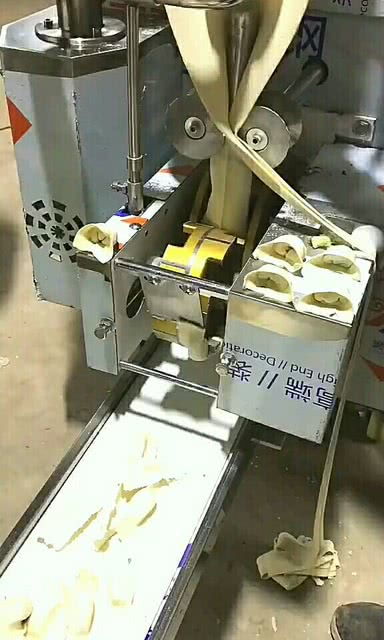 工廠機(jī)械加工 老師傅的技術(shù)真是太精湛了